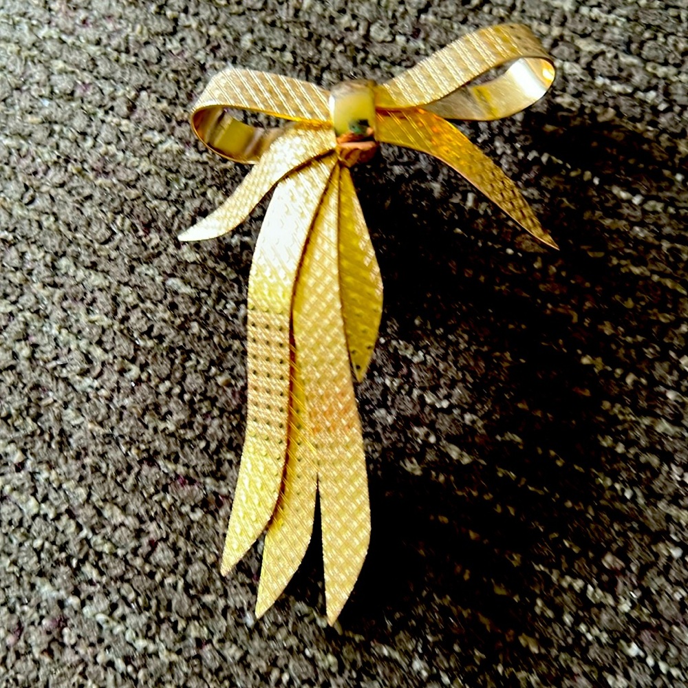 Christian Dior pin